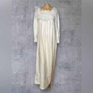 Vintage Charter White Victorian Style Nightgown – Small